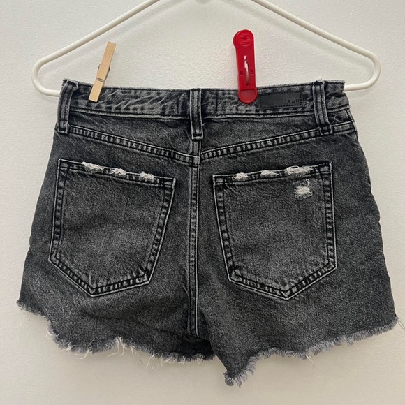 Abercrombie & Fitch Annie High Rise Shorts Distressed - Picture 2 of 3